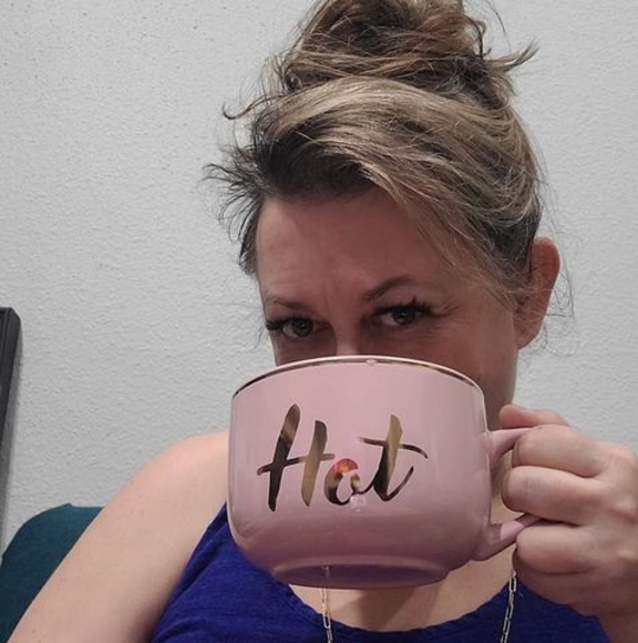 Meet your Posher, Apryl - Picture 1 of 1